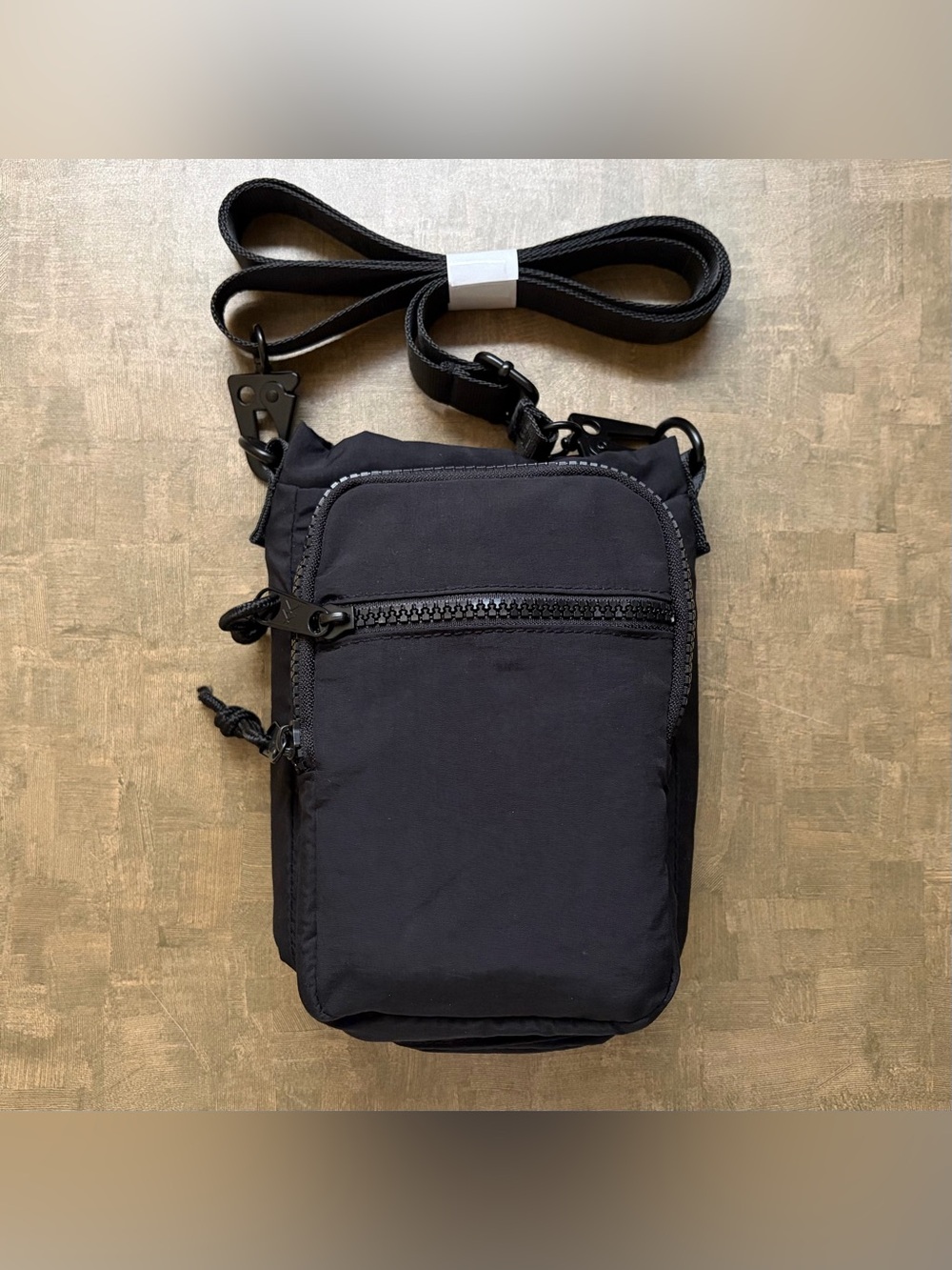 Thread Wallets Water Bottle Sling Bag | Black